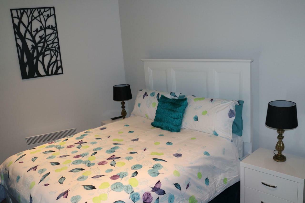 130 At The Waves Appartement Cowes Buitenkant foto